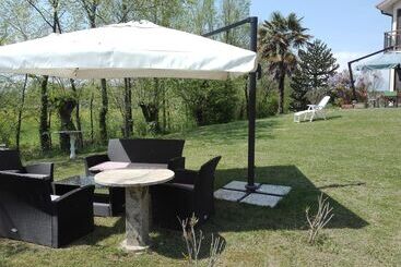 مبيت وإفطار La Vie En Rose