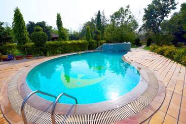 酒店 Vraksh Resort