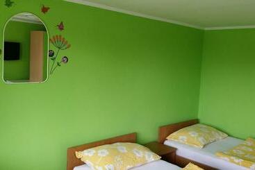 ペンション B&b Veber