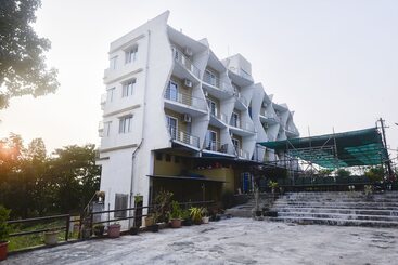 בית מלון כפרי Dreammland Resort By Oyo Rooms