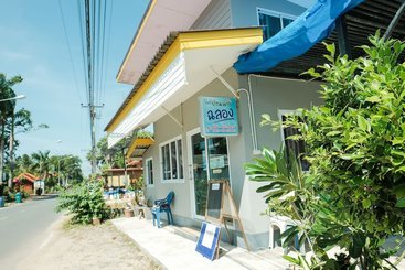 هتل Baan Chalong