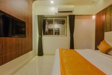 فندق D69 Residency By Oyo Rooms