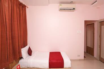 فندق The Neelam Executive By Oyo Rooms