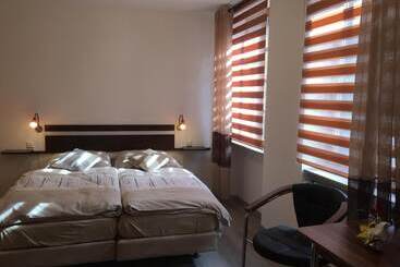 ホテル Zur Dorfschänke