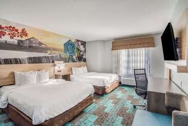 ホテル Clarion Pointe Wake Forest   Raleigh North