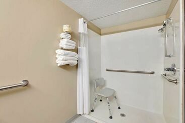 هتل Grand Forks Travelodge