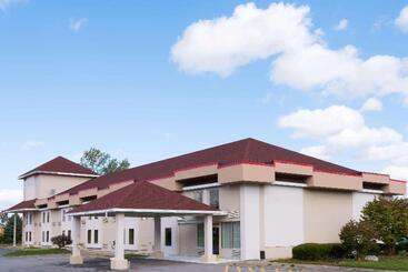 فندق Super 8 By Wyndham Batavia E Of Darien Lake Theme Park