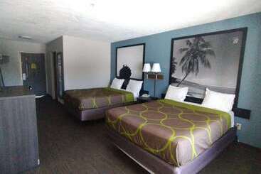 Super 8 Motel By Wyndham Near Fort Lauderdale Arpt