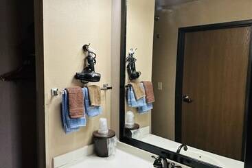 فندق على الطريق De Smet Super Deluxe Inn And Suites