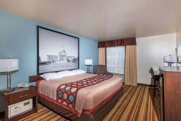 فندق على الطريق Super 8 By Wyndham Claremore Ok