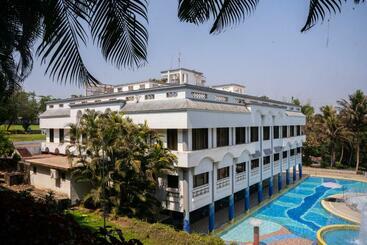 فندق U Rivergate Karjat