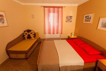 بنسيون Guest House Floreus Cres
