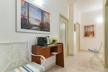 تختخواب و صبحانه Alghero Roof Garden
