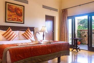 ホテル Fort Jadhavgadh A Gadh Heritage