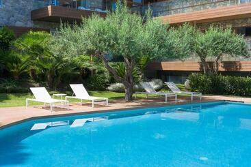 اقامتگاه Isola Bella Infinity Suites