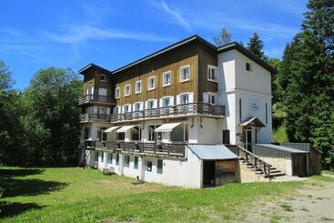 هاستل Auberge De Jeunesse Hi Chamrousse