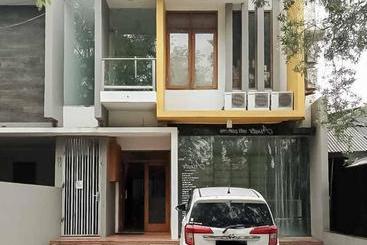 هتل Aimer Guest House Syariah Mitra Reddoorz