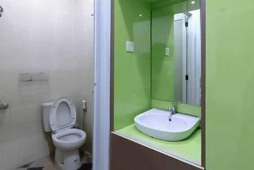 هتل Aimer Guest House Syariah Mitra Reddoorz