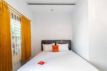 هتل Koolkost Near Wisata Purwahamba Indah Tegal