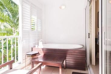 هتل The Beach Club Premium Private Apartments