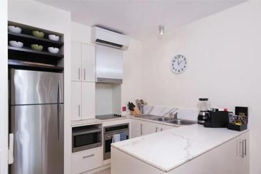 هتل The Beach Club Premium Private Apartments