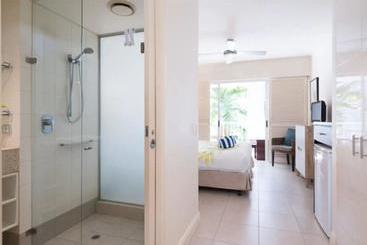 هتل The Beach Club Premium Private Apartments