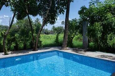 호텔 Lotusfeet Beach Resort Morjim