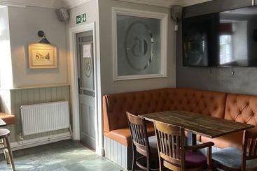 هتل The George Inn