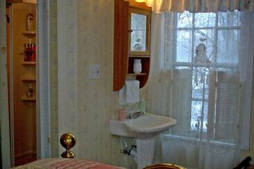 Nichols Guest House B & B