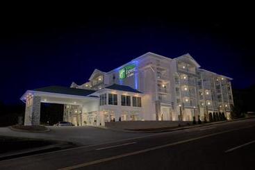 Отель Holiday Inn Express And Suites Pigeon Forge Sevierville By Ihg