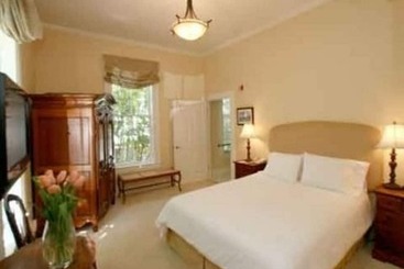 בית מלון כפרי The Gables Inn Sausalito