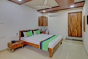 בית מלון כפרי Sai Samrat Resort