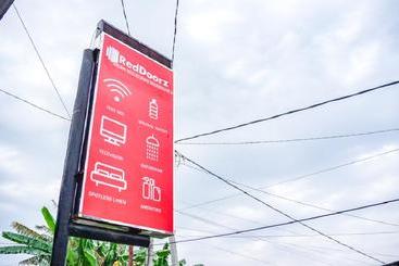 هتل Reddoorz Near Buleleng Harbour 2