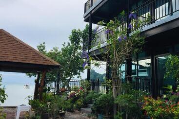 استراحتگاه Dee Dee Sea Front