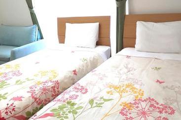 בית מלון כפרי Kariyushi Condominium Resort Kin Yaka Seaside