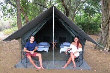 هتل Ruhunu Safari Camping   Udawalawe