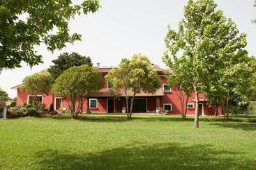 Tenuta Mandia Agriturismo La Tavernola