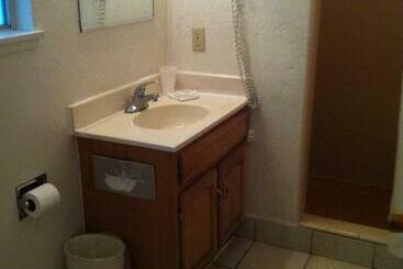 Golden Chain Motel