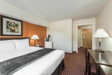 هتل Days Inn & Suites By Wyndham Groton Near The Casinos