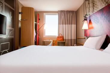 בית מלון כפרי Ibis Paris Porte De Clichy Centre