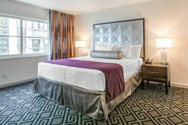 هتل Solara Surfside Resort