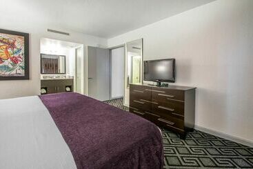 هتل Solara Surfside Resort