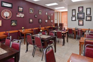 مُتل Ramada By Wyndham Branson