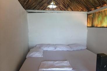 هتل Zulu Hostal