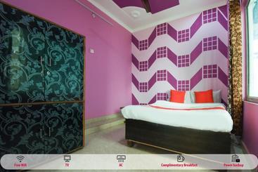 בית מלון כפרי Oyo 61663  Cocktail Plaza