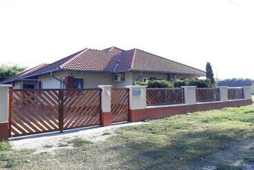 פנסיון Bella Vendégház Mórahalom