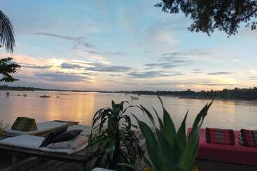 پانسیون Pomelo Restaurant And Guesthouse S Fishermen & A Tammarine Bungalow Riverfront   Immerse In Nature