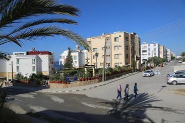 هتل Kasgar Court