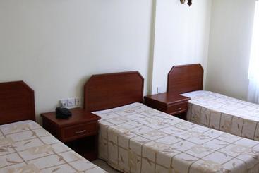 هتل Kasgar Court