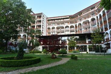 Estreya Residence Hotel And Spa